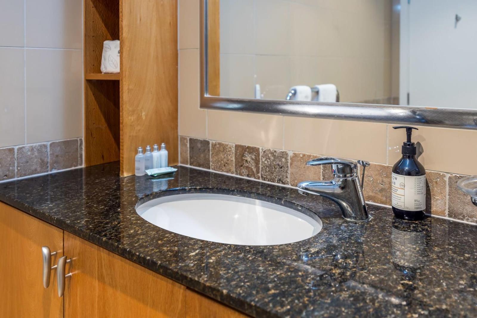 דירות אוקלנד Beautiful Renovated 2 X Bdrm,Perfect Location מראה חיצוני תמונה